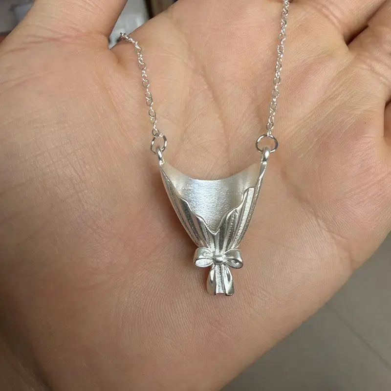 Elegant Wearable Flower Necklace Bouquet Clip Pendant Necklace for Women Trendy Romantic Gift for Mom Choker Party Jewelry Gifts